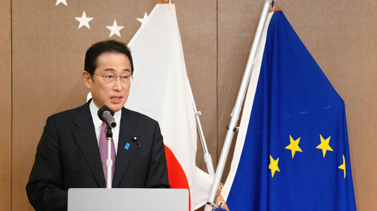 Japonská vládní strana po atentátu na Abeho v parlamentu posílila
